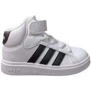 Sneakers adidas COURT