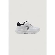 Sneakers Guess LUCKEI FLPLUC ELE12