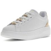 Lage Sneakers Guess FLJFIO ELE12-WHPLA
