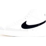 Baskets basses Nike BQ6806 Baskets unisexe Blanc