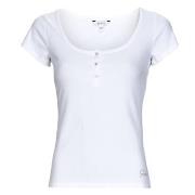 T-shirt Guess ES SS KARLEE JEWEL BTN HENLEY