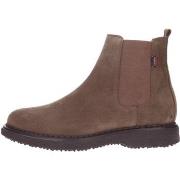 Boots CallagHan -