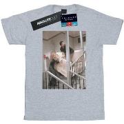 T-shirt Friends Sofa Stairs Photo