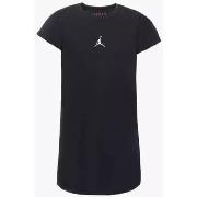 T-shirt Nike Robe Essential Noir pou