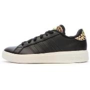 Baskets basses adidas ID4446