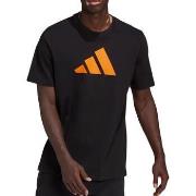 T-shirt adidas HF4757