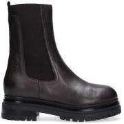 Boots Mohai Easter Island -