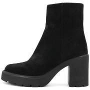 Boots Unisa -