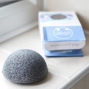 Konjac éponge puff visage et corps avec charbon de bambou