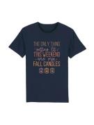 T-shirt 'getting lit fall candles'