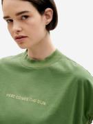 T-shirt 'HERES COMES THE SUN'