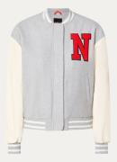 NIKKIE Issia baseball jack met logo- en backprint