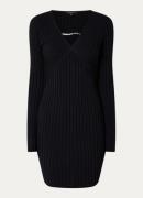 NIKKIE Kochri ribgebreide mini jurk met V-hals