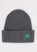 Ganni Core Future ribgebreide muts in wolblend met logo