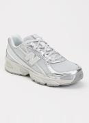 New Balance 740 sneaker met metallic finish en logo