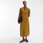 Robe droite longue, ceinturée, col mao