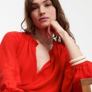 Blouse col V en crépon, manches 3/4