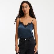 Caraco col V satin détail dentelle fines bretelles